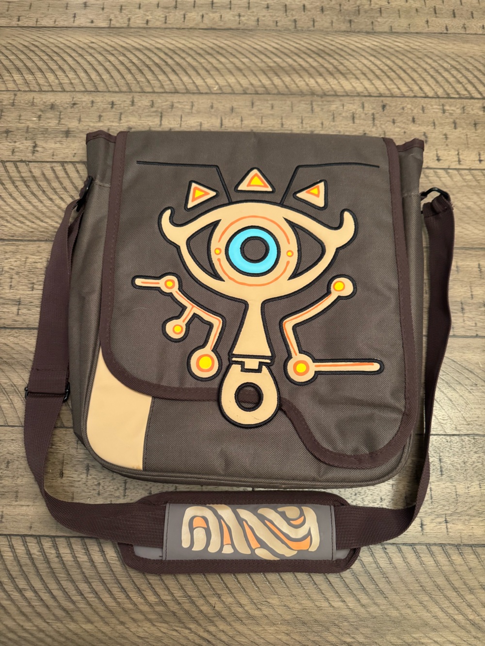 THE LEGEND OF ZELDA Breath of The Wild Sheikah Satchel Thinkgeek Messenger Bag - Picture 2 of 16